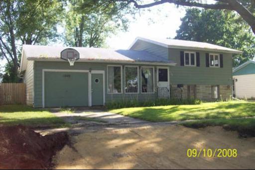 1205 Ramona Ter., Machesney Park, IL 61115