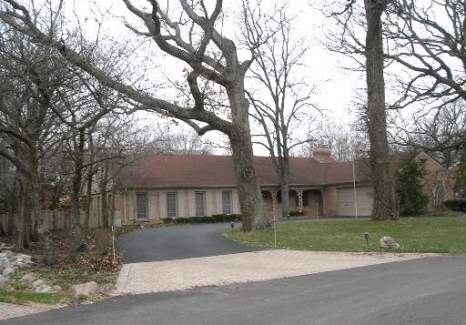 70 W Canterbury Ln., Northfield, IL 60093