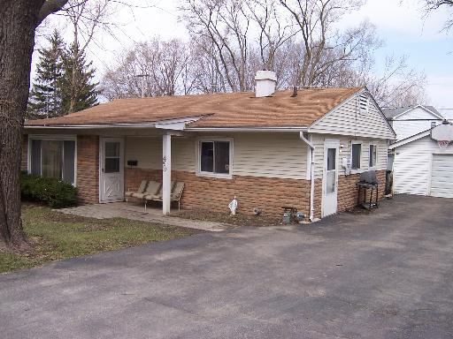 49 Robin Rd., Carpentersville, IL 60110