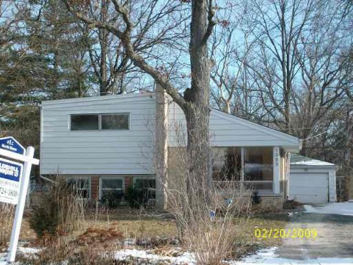 1393 Ridge Rd., Highland Park, IL 60035