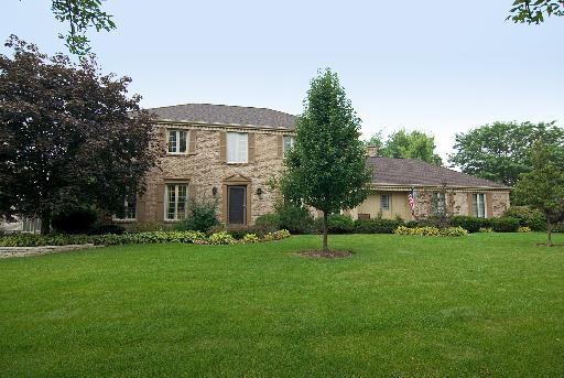 8200 Ridgepointe Dr., Burr Ridge, IL 60527