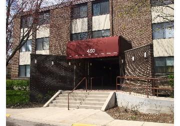 450 Raintree Ct. #3Q, Glen Ellyn, IL 60137