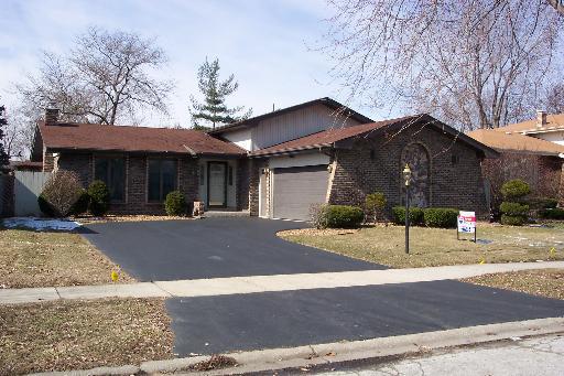 18410 Maple St., Lansing, IL 60438