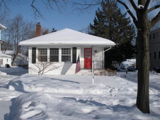 563 Forest Ave., Glen Ellyn, IL 60137