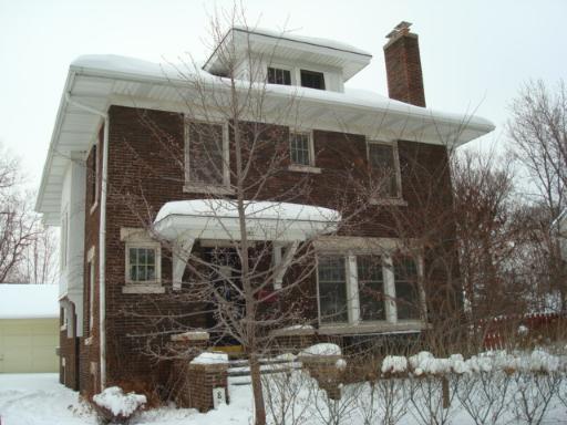 831 Garfield Ave., Aurora, IL 60506