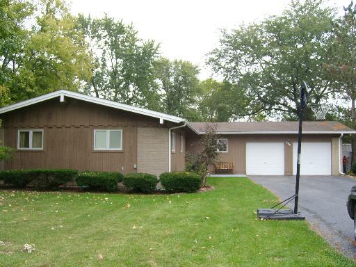 208 Sharon Ln., North Aurora, IL 60542