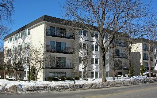 701 Ridge Rd. #2D, Wilmette, IL 60091