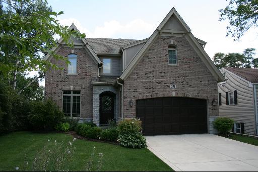 271 Hillside Ave., Glen Ellyn, IL 60137