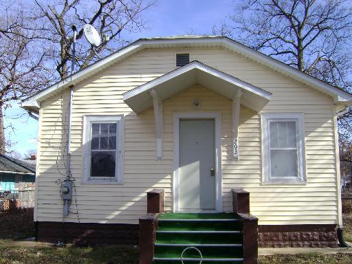 203 N Loucks St., Aurora, IL 60505