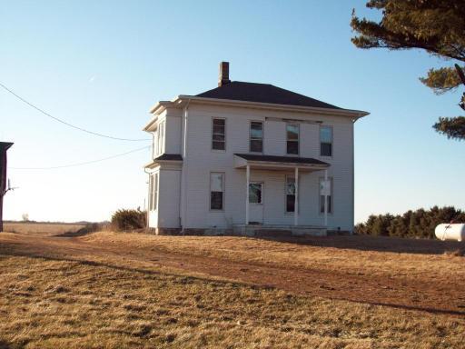 25521 2200 E St., Ohio, IL 61349