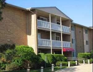 910 Beau Dr. #111, Des Plaines, IL 60016