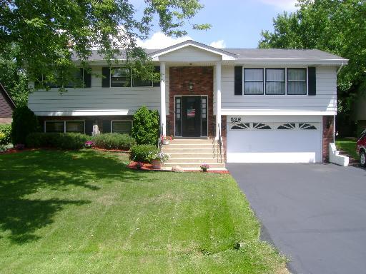 526 Hackberry Rd., Frankfort, IL 60423