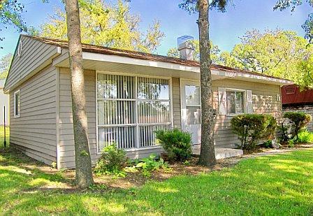 11 Robin Rd., Carpentersville, IL 60110