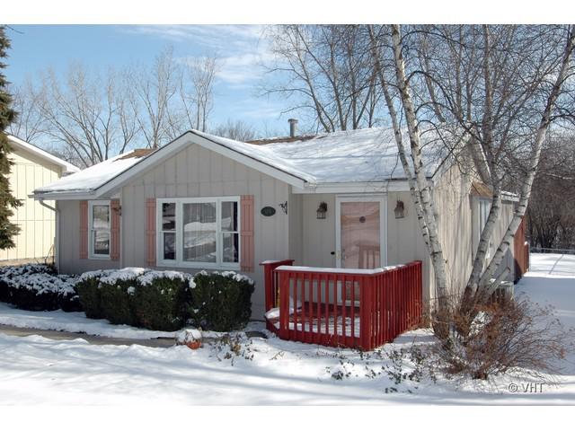 1206 Burr St., Lake In The Hills, IL 60156