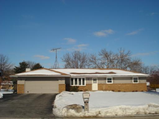 3374 Shelburne Dr., Rockford, IL 61109