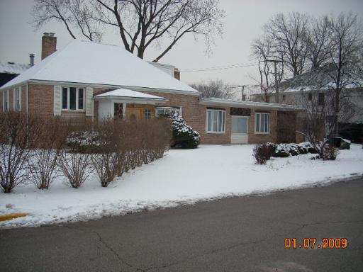3875 W Pratt Ave., Lincolnwood, IL 60712