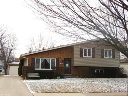 545 Coolidge Ave., Glen Ellyn, IL 60137