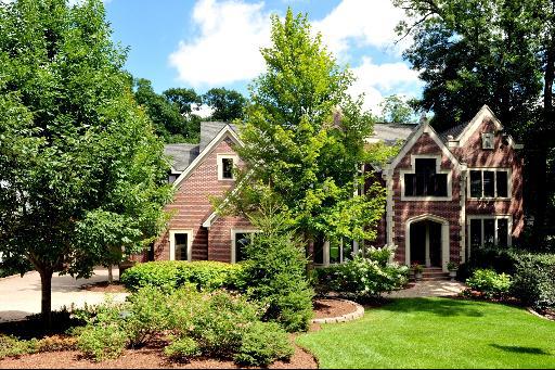 669 Riford Rd., Glen Ellyn, IL 60137
