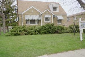 8126 W Oak Ave., Niles, IL 60714