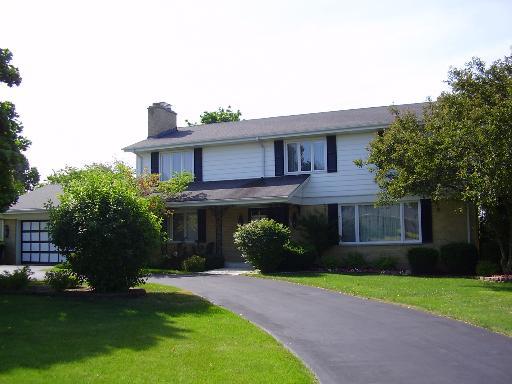 1625 Foxhill Pl., Darien, IL 60561