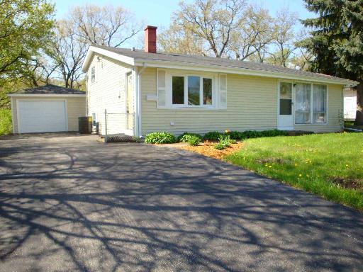 1711 Queens Ct., Carpentersville, IL 60110