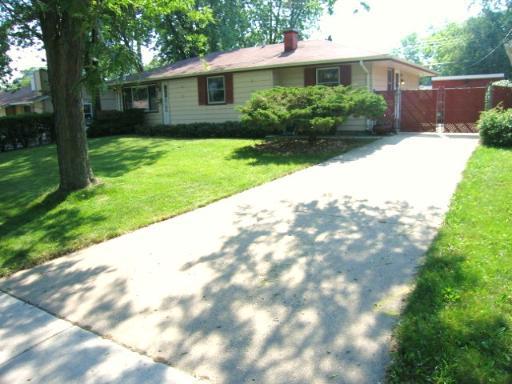 241 Ensenada Dr., Carpentersville, IL 60110