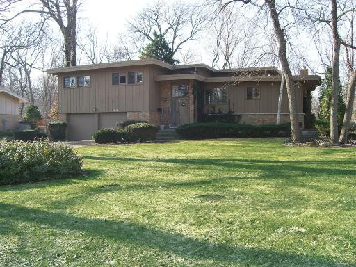 2848 Twin Oaks Dr., Highland Park, IL 60035