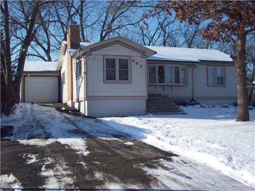 203 Hawthorne Rd., Lake In The Hills, IL 60156