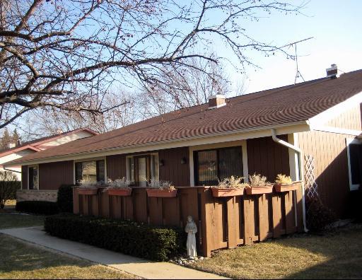 4901 Oakwood Dr. #B, Mchenry, IL 60050