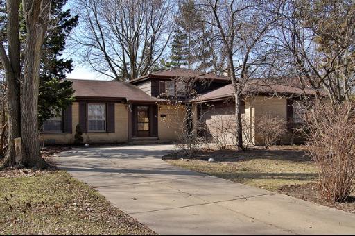 3311 Maple Leaf Dr., Glenview, IL 60026
