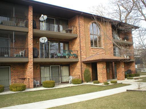 8208 Cobblestone Dr. #1B, Palos Hills, IL 60465