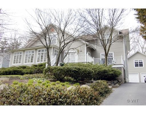 548 Summit St., Barrington, IL 60010