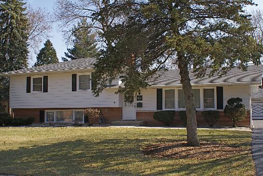 1017 Catalpa Ln., Naperville, IL 60540