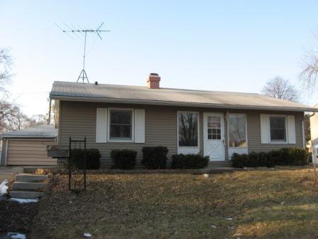 118 Hickory Ave., Streamwood, IL 60107