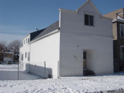 8524 S Burnham Ave., Chicago, IL 60617