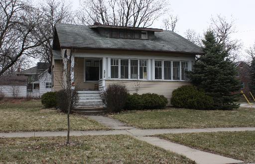 566 Newton Ave., Glen Ellyn, IL 60137