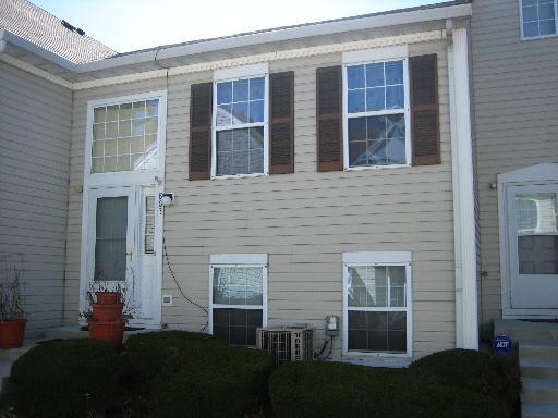 803 Hidden Creek Ln., North Aurora, IL 60542
