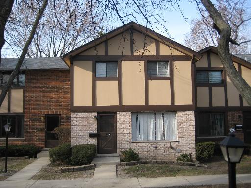 18W150 Buckingham Ln., Villa Park, IL 60181