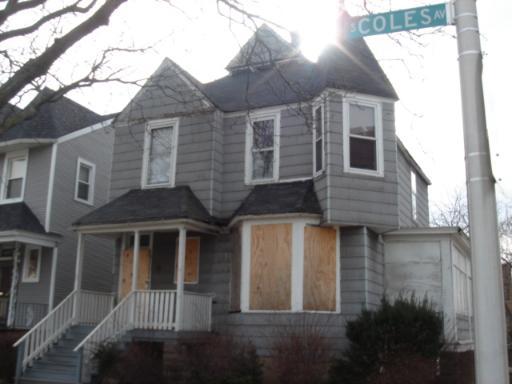 7746 S Coles Ave., Chicago, IL 60649