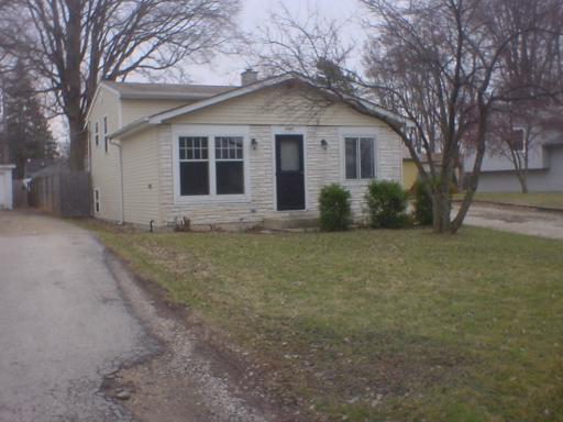 1505 Woodbine Dr., Round Lake, IL 60073