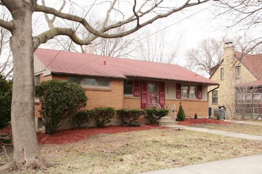 808 Bellevue Ave., Elgin, IL 60120