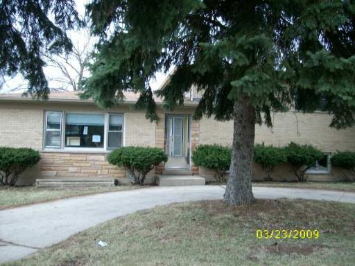 170 Kings Rd., Carpentersville, IL 60110
