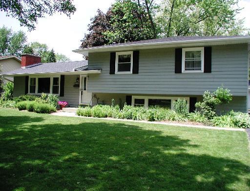 525 Cypress Dr., Naperville, IL 60540