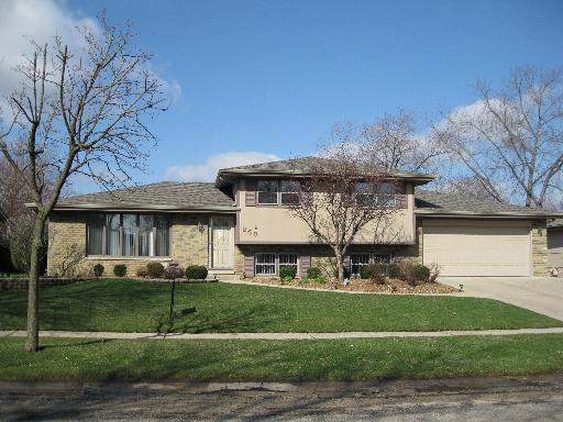 203 Brookshore Dr., Shorewood, IL 60404