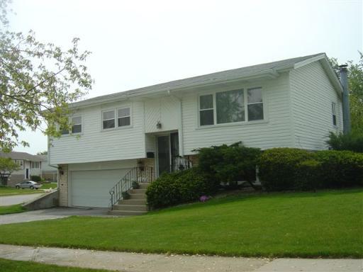 9039 Elm Cir., Hickory Hills, IL 60457