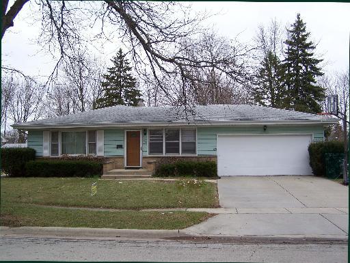129 Warren Pl., Dekalb, IL 60115
