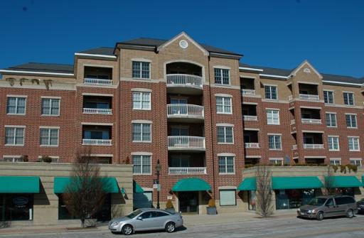 570 Crescent Blvd. #204, Glen Ellyn, IL 60137