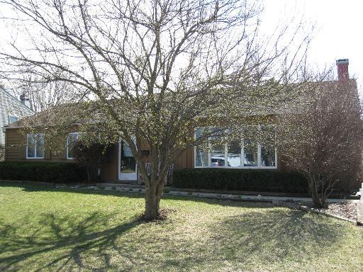 909 Roxbury Ln., Schaumburg, IL 60194