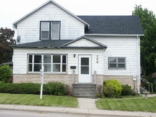 709 Wicker St., Woodstock, IL 60098