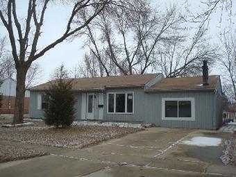 312 E Maxon Ln., Streamwood, IL 60107